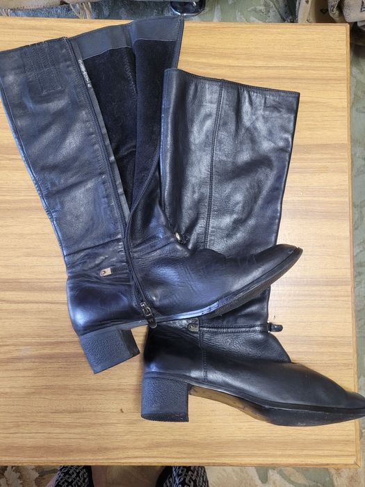 Продам женские сапоги