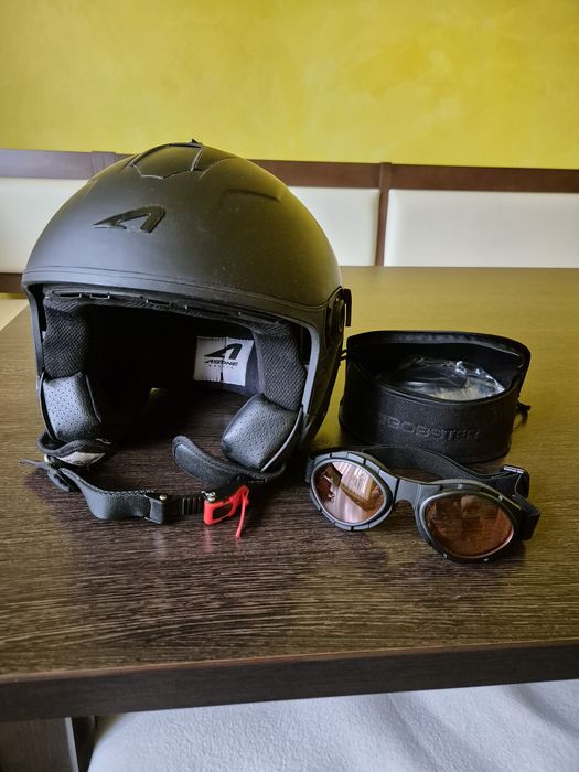Vând cască moto Astone.