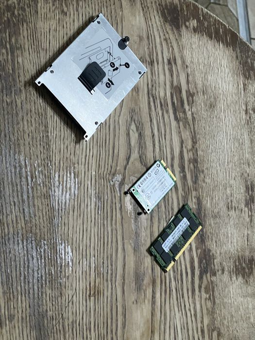 Laptop Ram, hard drive si card de internet vechi pentru vanzare