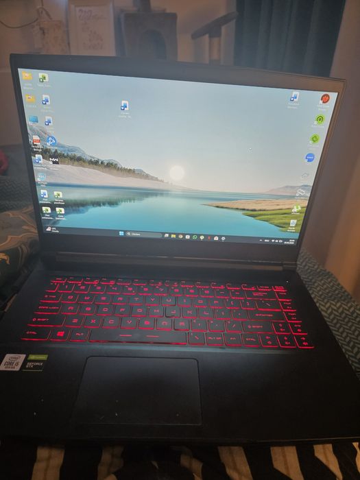 Vând Laptop Gaming MSI GF63 Thin i5 GTX 1650