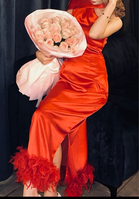 Вечернее платье красный