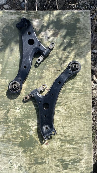Продам рычак передний
