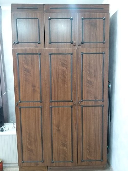 Продам шкаф очень крепкий в хорошем состоянии