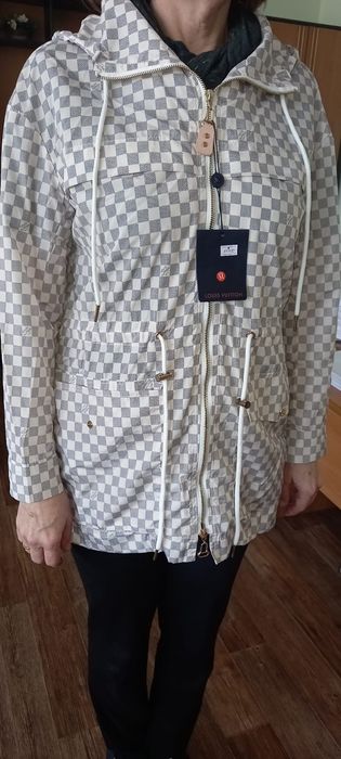 Продам Куртку-Ветровку