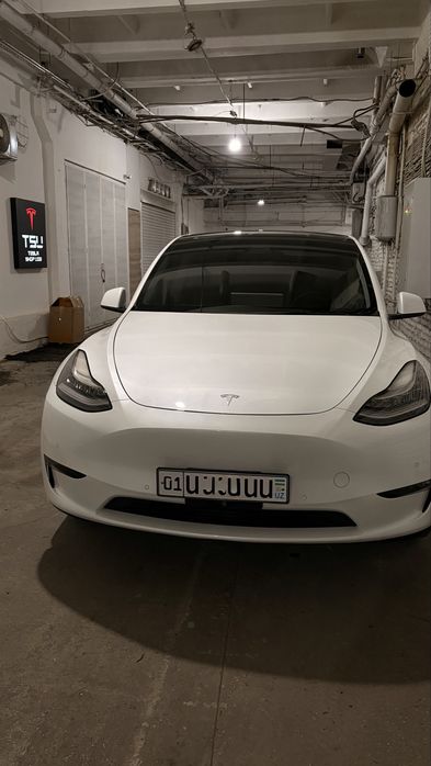 Tesla model Y 2021