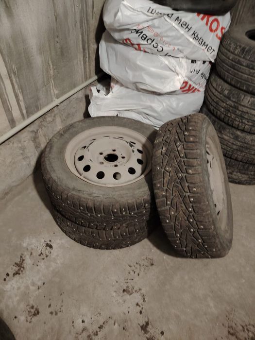 Продам зимнюю резину с дисками.