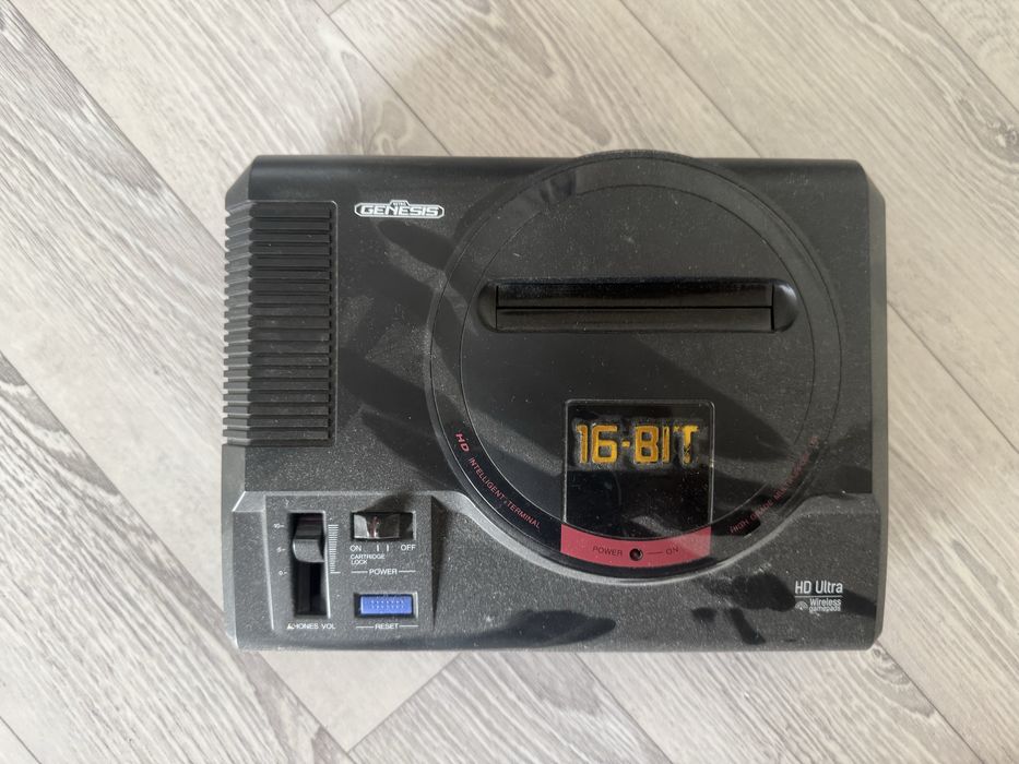 Продам телевизор вместе SEGA