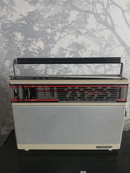 Радиоприемник VEF 214 Виниловые пластинки, альбом для пластинок