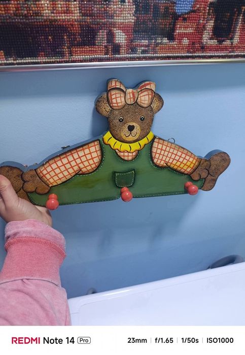 Стара дървена закачлка ръчно рисувана