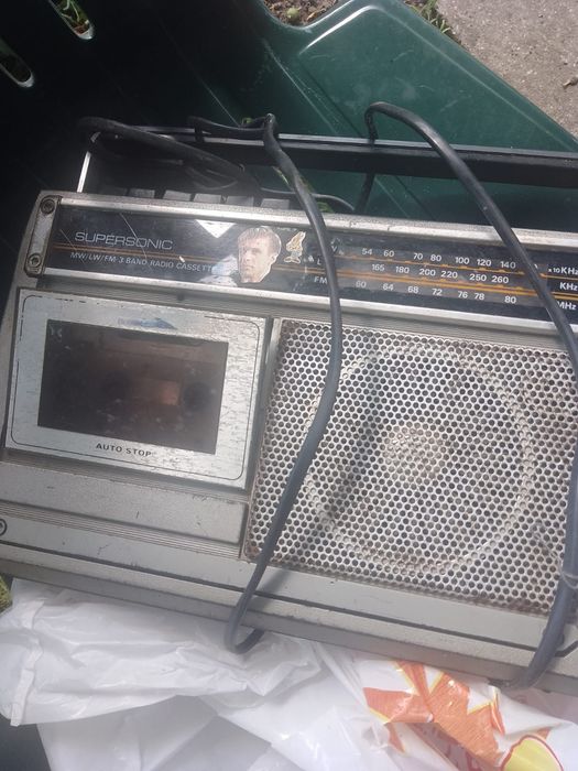 Vând casetofon vechi/vintage Supersonic, defect