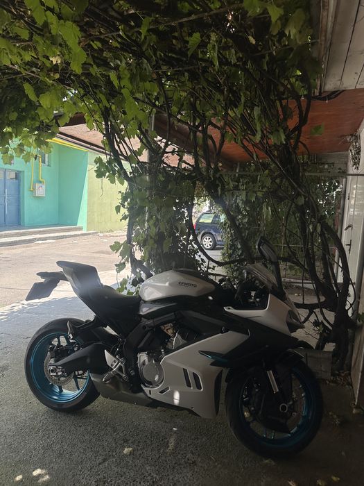 CF MOTO 675 sr-r