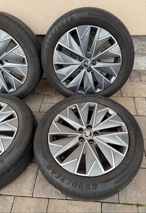 Jante 5x100 originale Skoda Kamiq Anvelope 7mm Goodyear 205 55 17