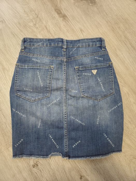 Чисто нова пола Guess