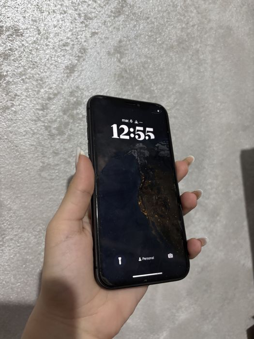 Vand iphone 11 64gb 81% baterie