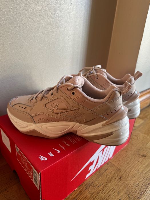 Бежави маратонки W Nike M2K Tekno