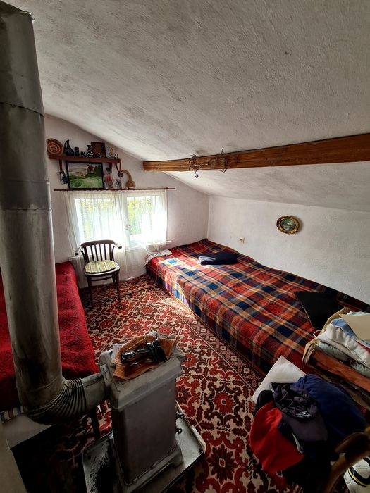 Вила на 35 км. от София, със ФЕЦ 30 кВп..