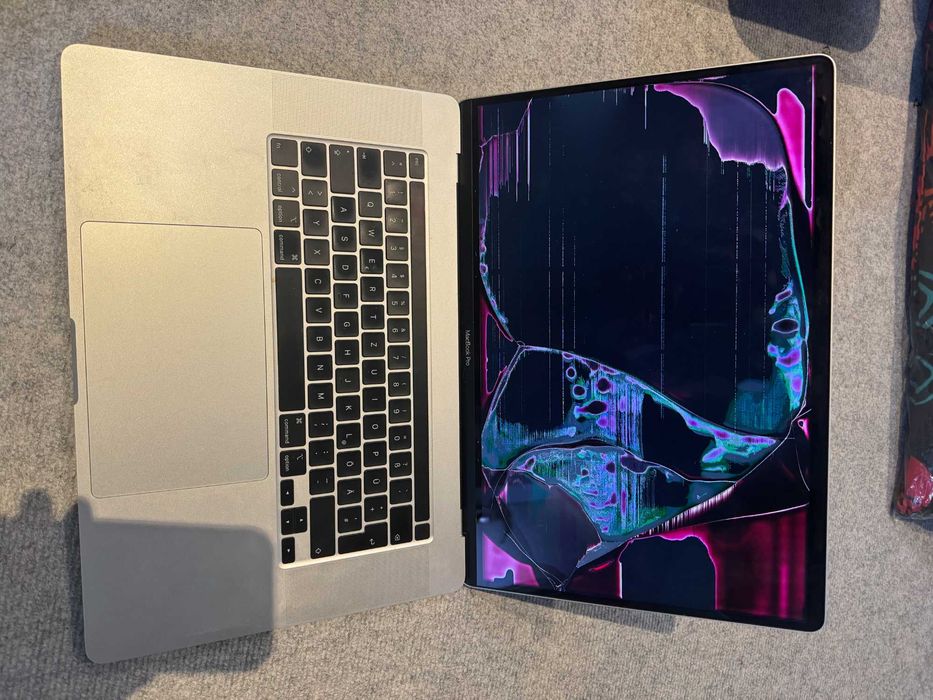 MacBook Pro 16" 2019 A2141 – дефектен / заключване за активиране / подмяна