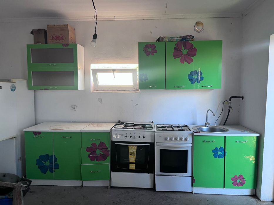 Пр-ся кухонный гарнитур и газ плиты