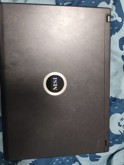Laptop MSI 163C .