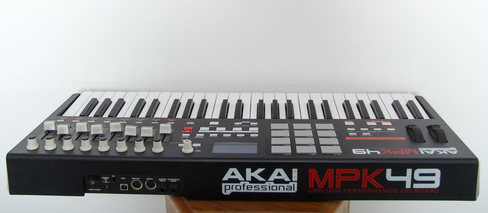AKAI Professional MPK 49 - Claviatură MIDI Profesională