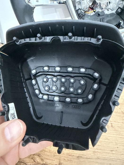 Volan OEM audi A6 C8 cu incalzire si gauri de padele