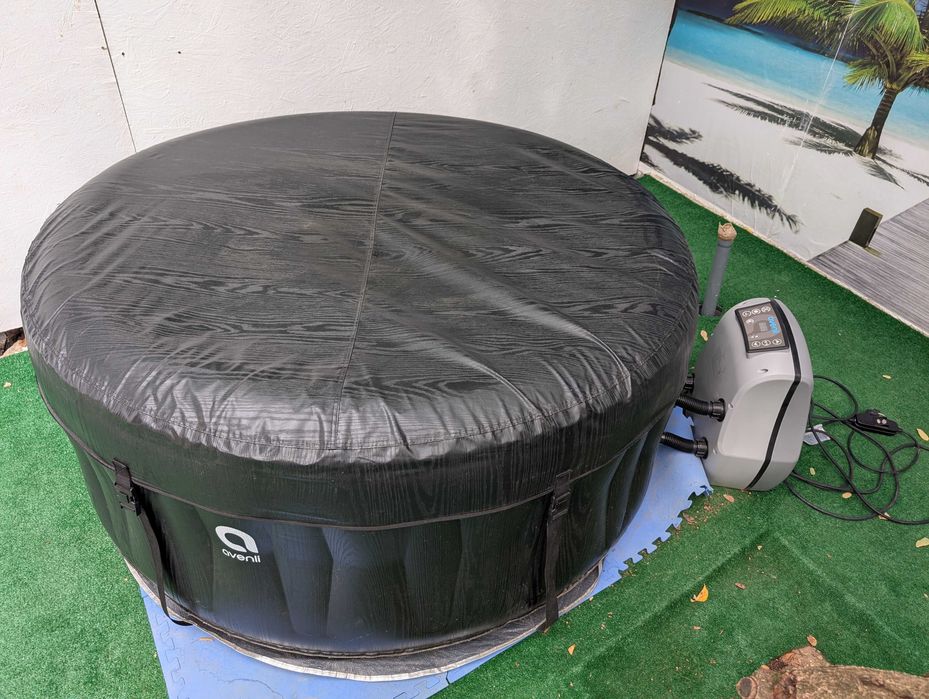 Jacuzzi gonflabil cu funcție de încălzire, și hidromasaj pt. 2-4 pers.