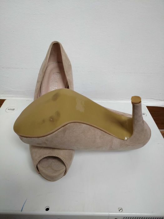 Pantofi stiletto măr. 37