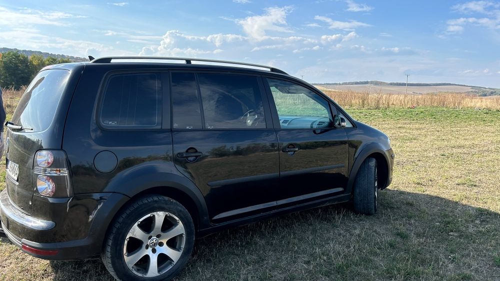VOLKSWAGEN Touran 0 — imagine 3