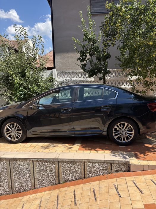 Vind Toyota Avenssis