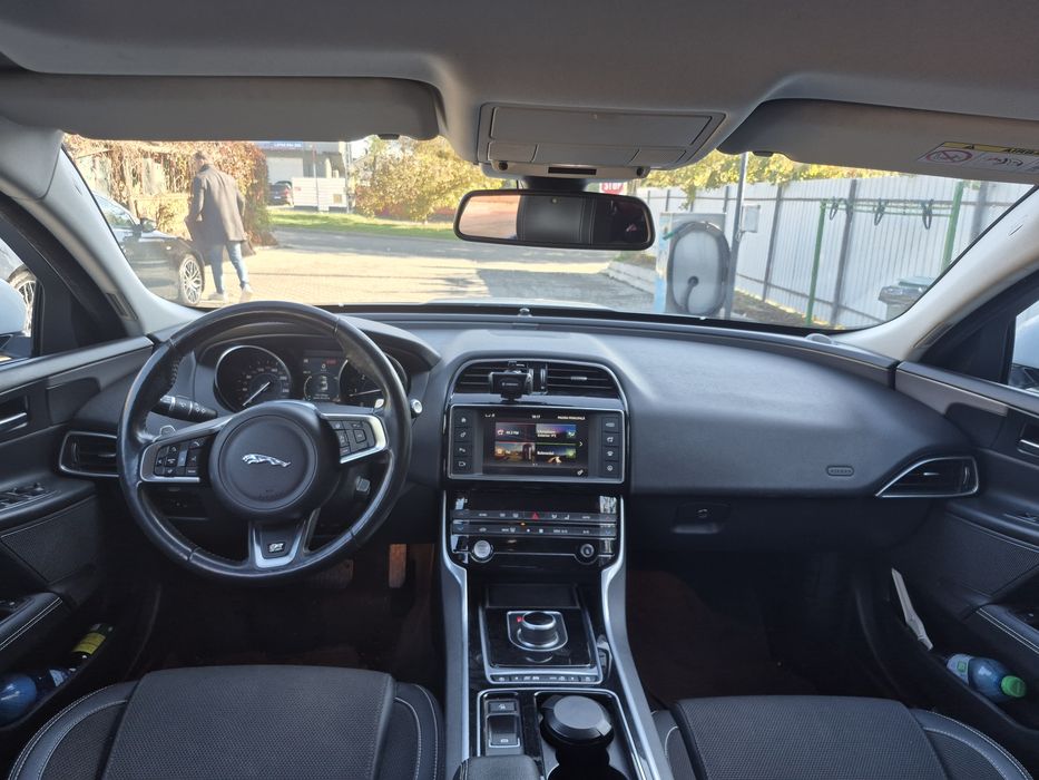 JAGUAR XE 2018 — imagine 4