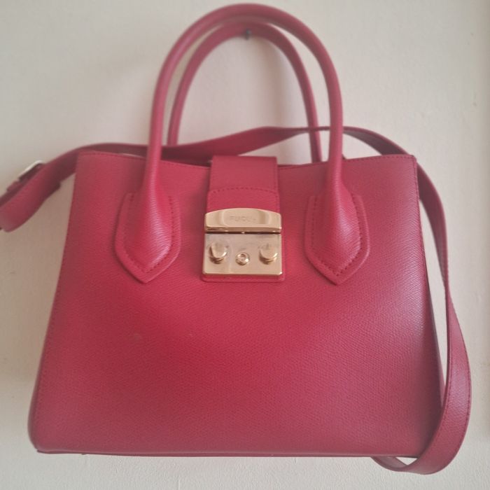 Дамски чанти Furla