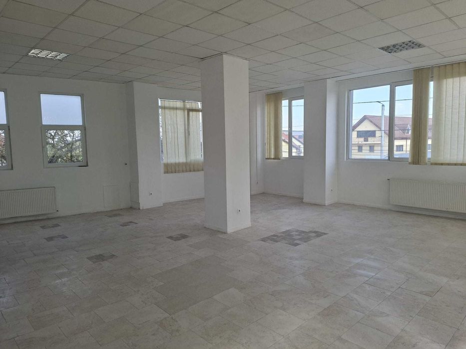 Inchiriez  Dumbravita 10 € metru patrat si inca cateva spatii ,vezi in descriere cu parcare in spate