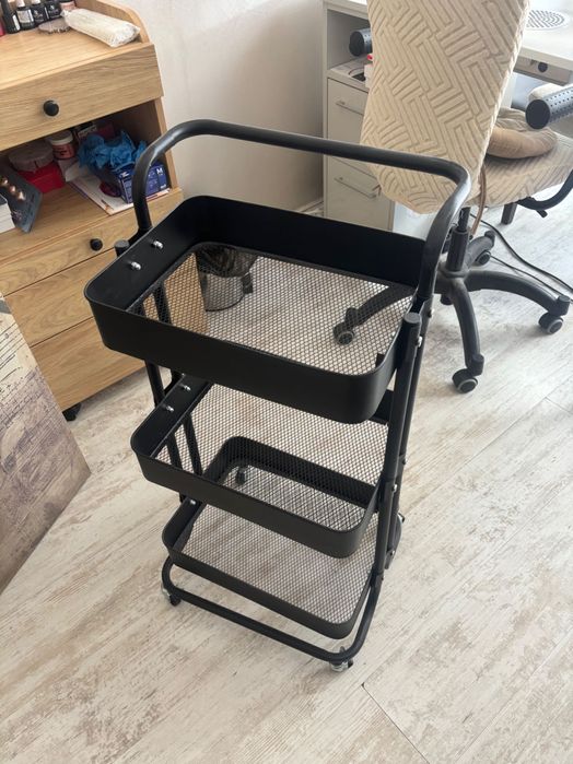 Стол за грим, лампа за грим и количка за грим