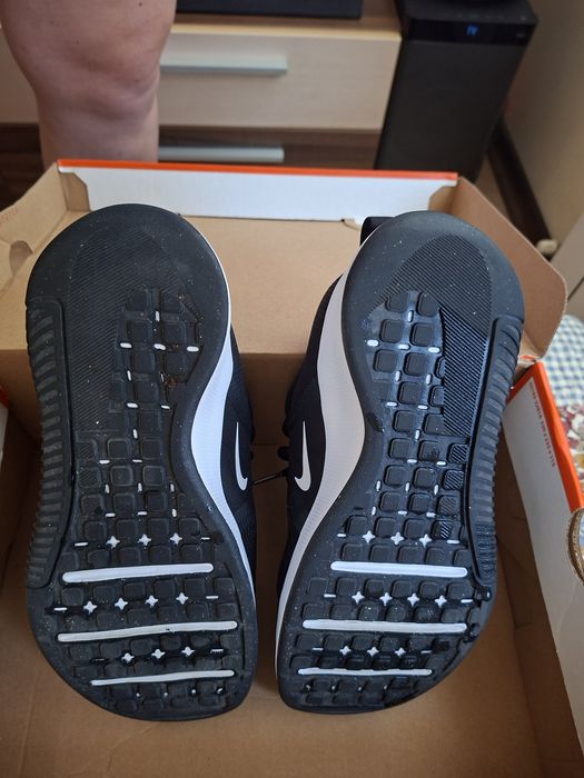 Оригинални маратонки на Nike.