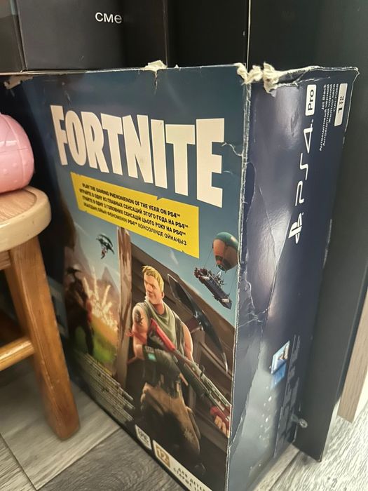 продам ps 4 pro 1 tb .
