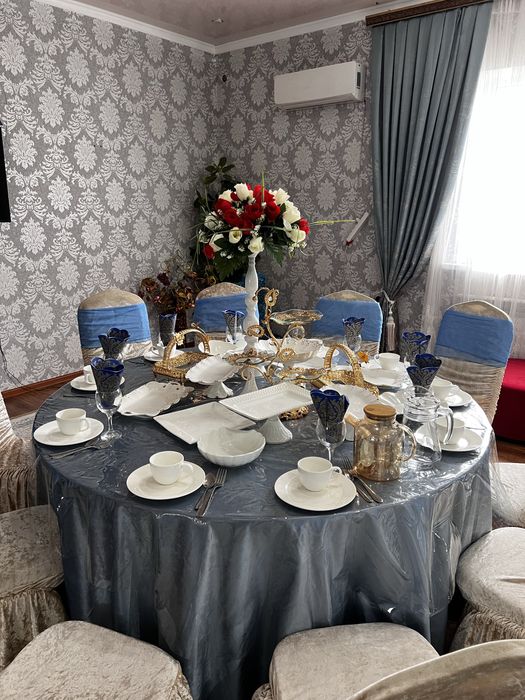 Аренда стол стулья с посудой