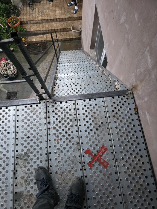 Scari metalice zincate facem la comanda 00
