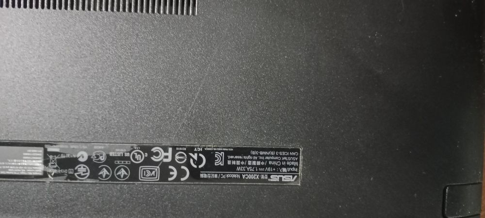 продам матрицу на нетбук asus x200ca