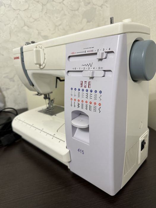 Швейная машина janome