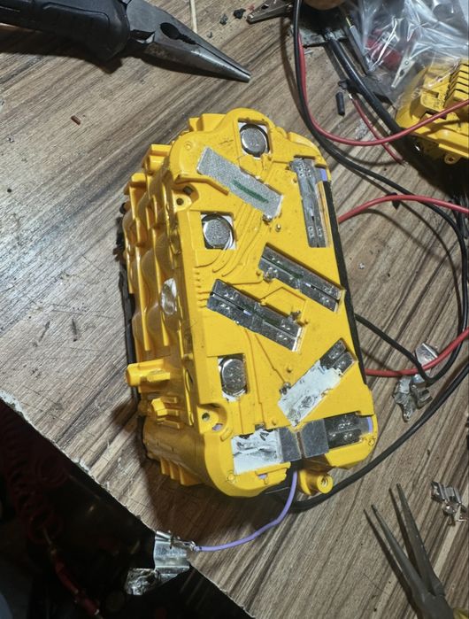 Ремонт и рециклиране на батерии и машинни и инстументи