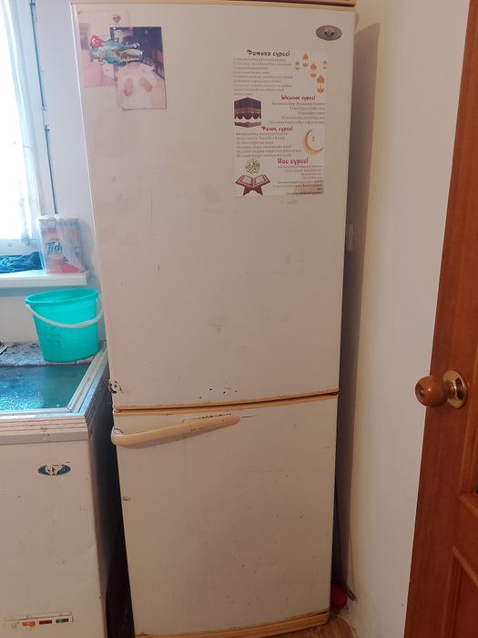 Холодильник жасап тұр