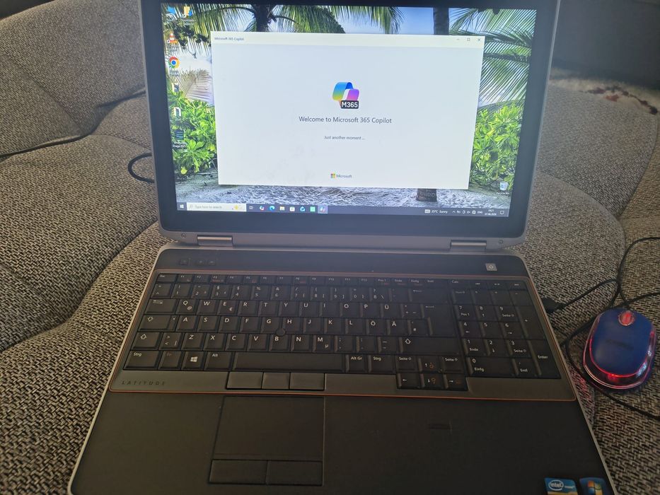 Leptop Dell cu geantă și mouse incluse