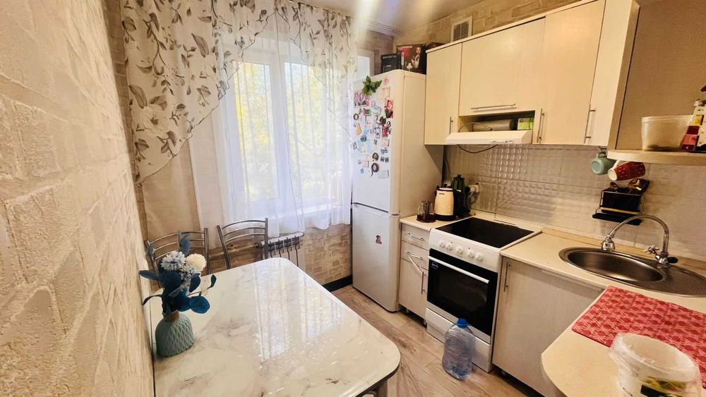 Продам 4комн на 16мкр 2 этаж