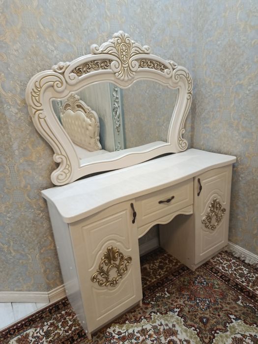 Спальни комплект сотилади