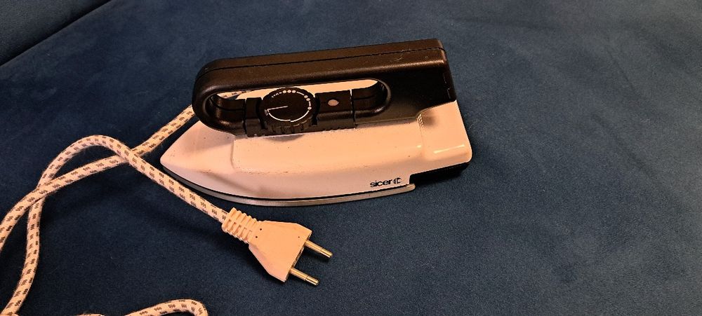 Fier de călcat ,Sicer,made in italy funcționa.ideal luat in vacantel