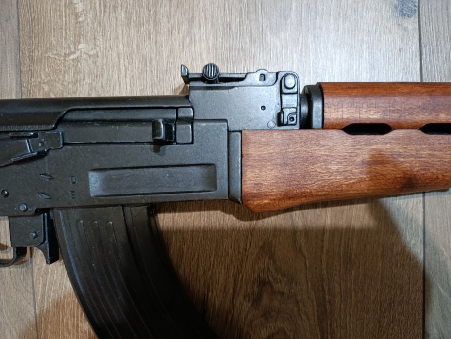 Продавам реплика на АК-47