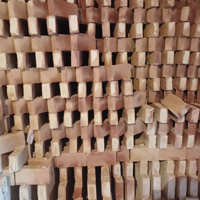 Кирпич уштушини бар