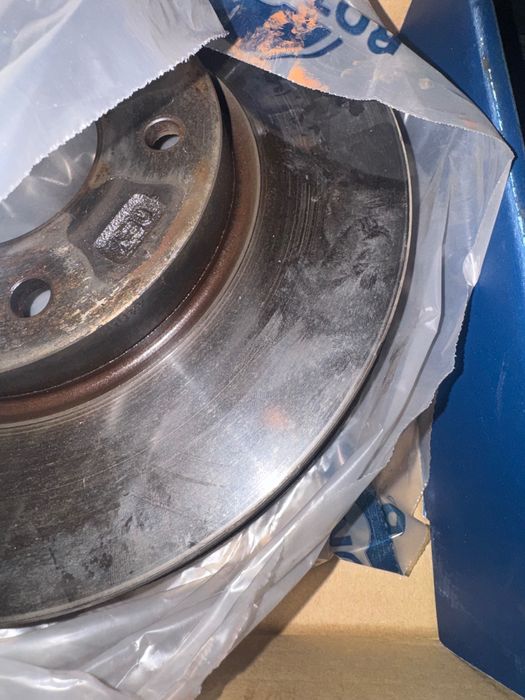 Оригинальные передние тормозные диски на Elantra cn7