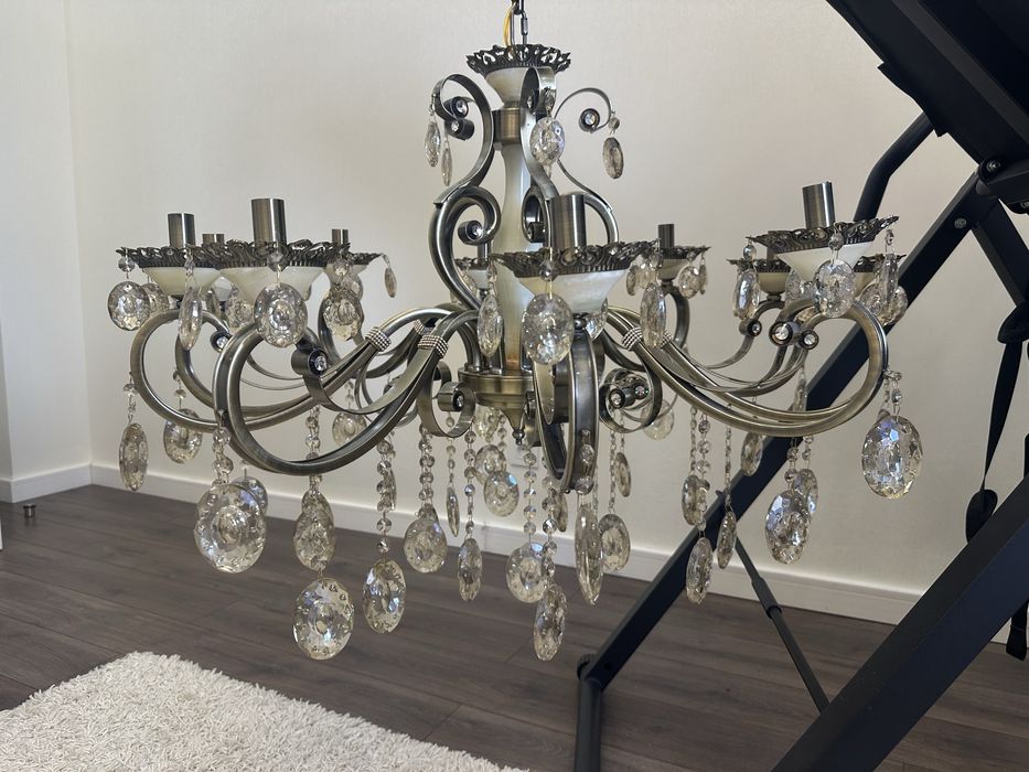 Продам    люстру.