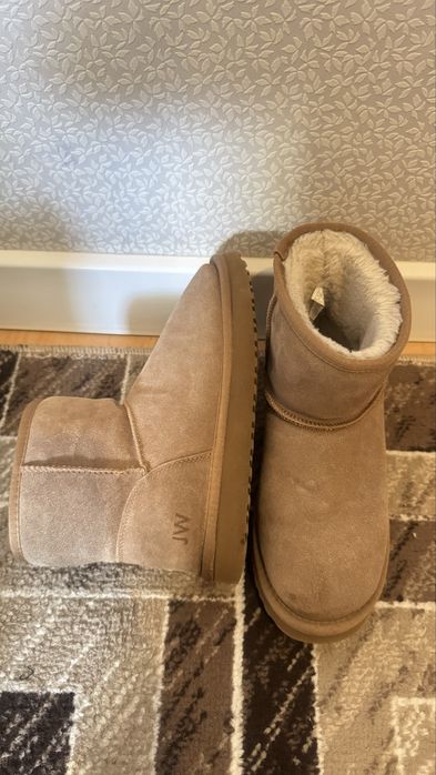 Продам обувь туфли, угги